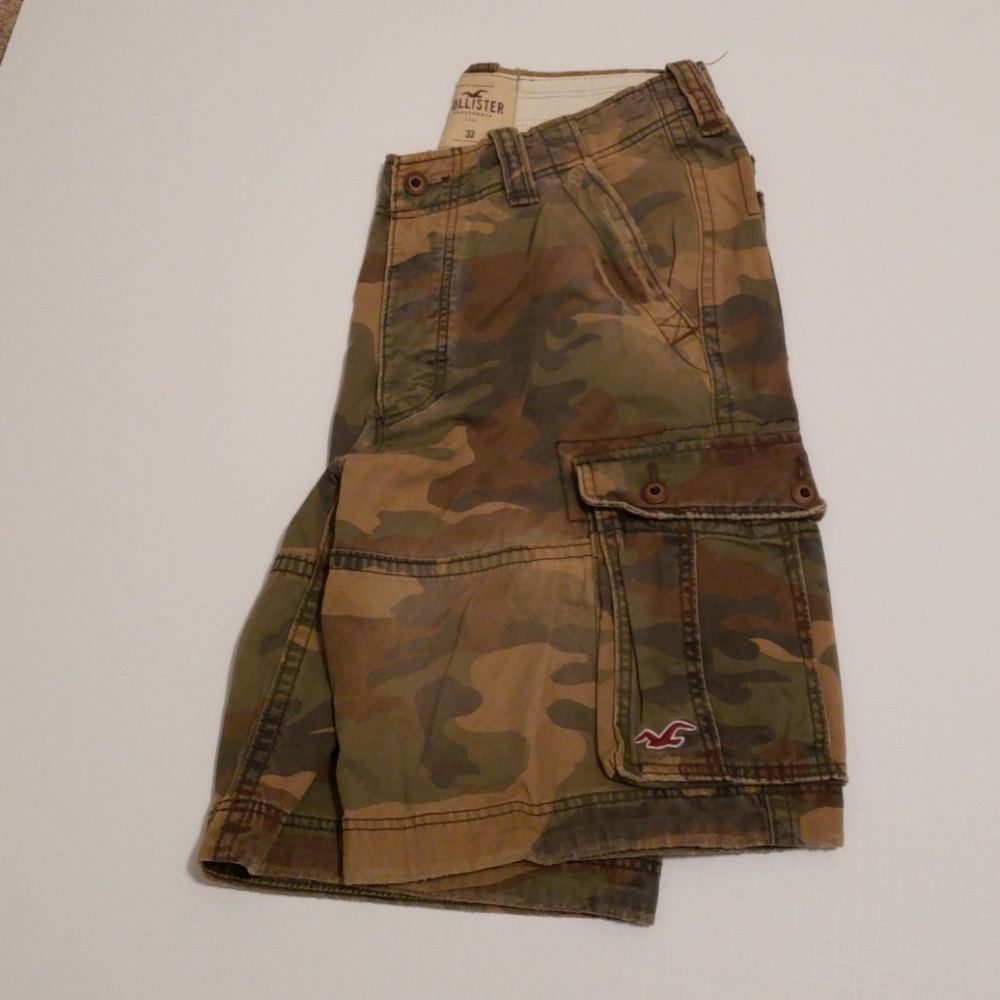 Hollister Men's Cargo shorts